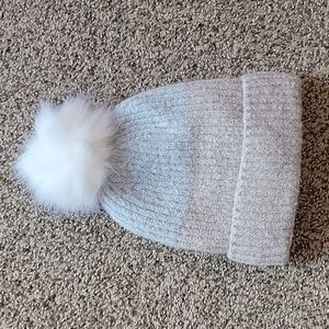 Madison88 pompom beanie